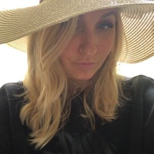 Meet your Posher, Carli